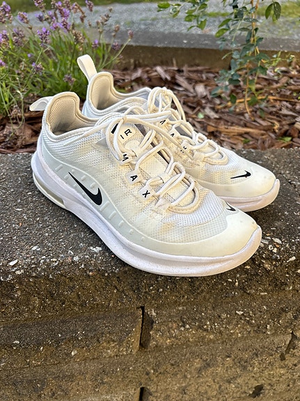 Nike Air Max Axis 36
