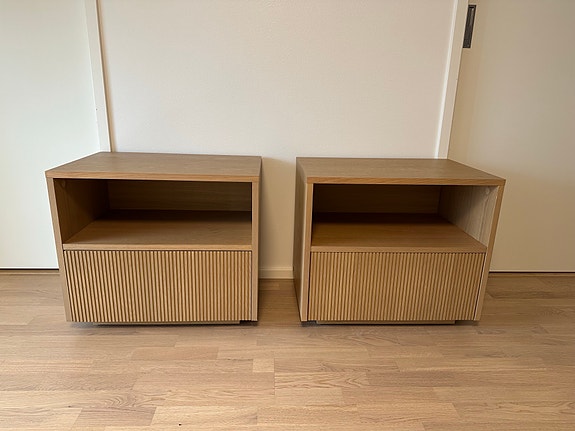 Helvine bedside table with 1 drawer in oak veneer
