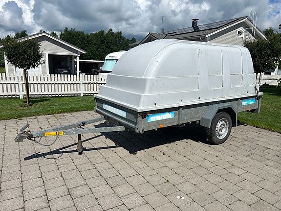 Myydään Muuli 850K kuomullinen peräkärry.