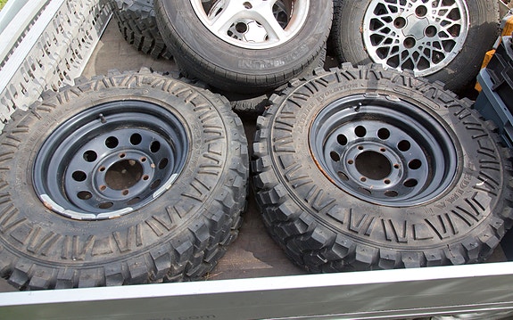 Toyota Hilux offroad vanteet ja mutarenkaat