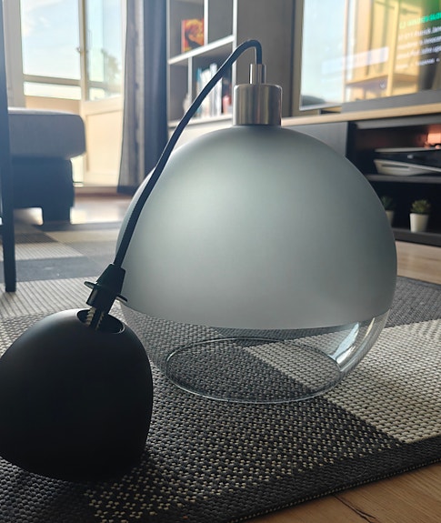 IKEA:n pyöreä, lasinen kattovalaisin