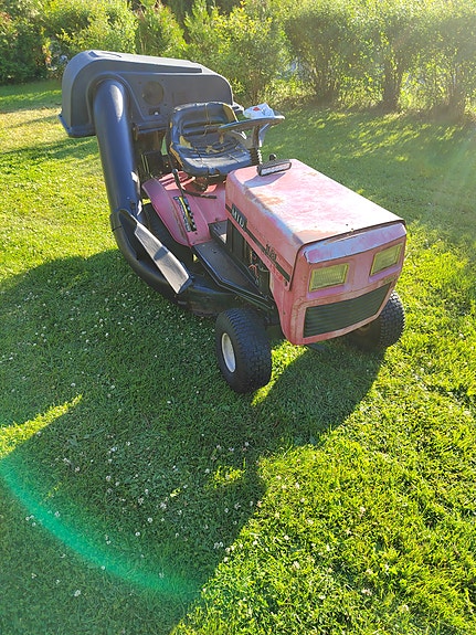MTD 11/81 ajoleikkuri kerääjällä