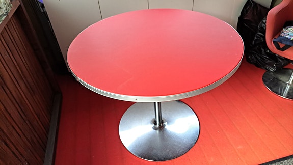 Pyöreä pöytä halk. 90cm