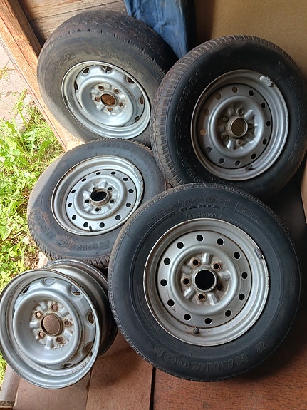 Toyota Hiace 1983-89 vanteita 5 kpl