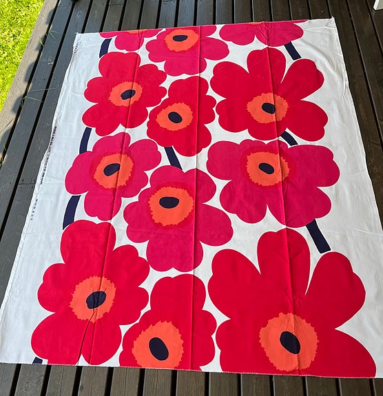 Marimekko Unikko kangas punainen-valkoinen