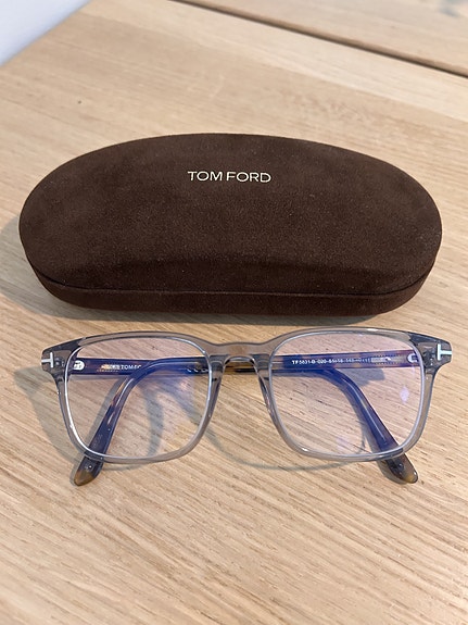 Tom Ford kehykset, linssit ja silmälasikotelo