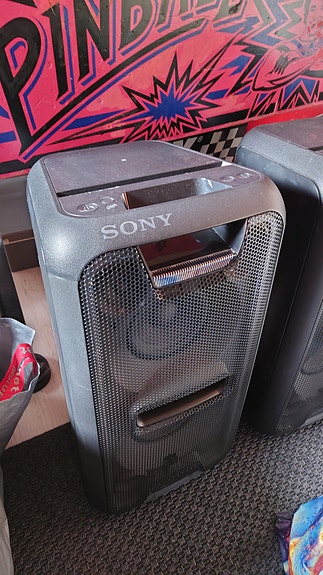 3kpl yhteensä 150€ Sony Bluetooth-kaiuttimet led-valoilla 4kpl