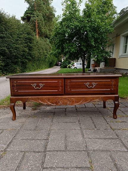 VARATTU Rokokoo matala lipasto