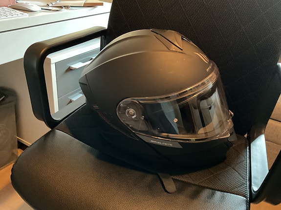 MT-Helmets Genesis SV kypärä