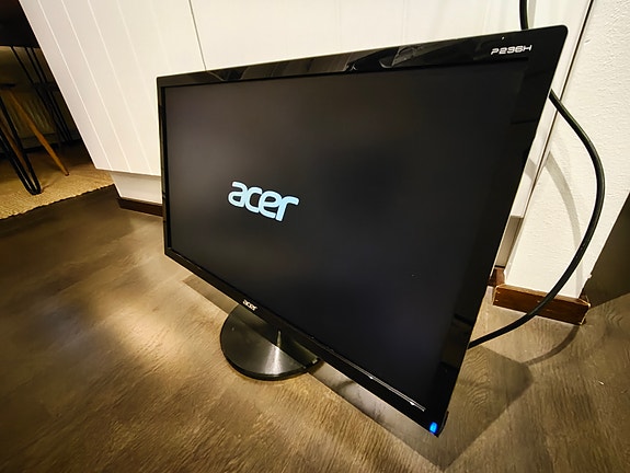 Tietokonenäyttö DVI-D ja VGA liitännöillä + johtoja | Acer P236H