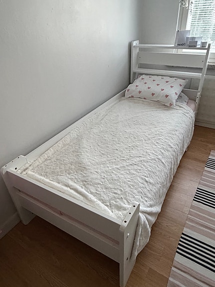 Unipuu yhden hengen sänky