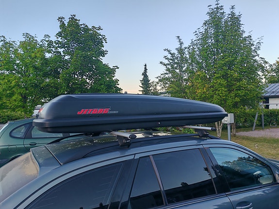 Thule Jetbag Apollo 700 suksiboxi + Thule Wingbar alumiinitelineet