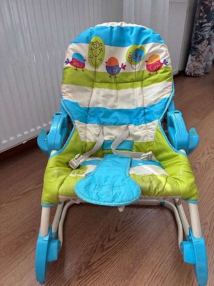 Stokke lasten tuoli turvavöillä