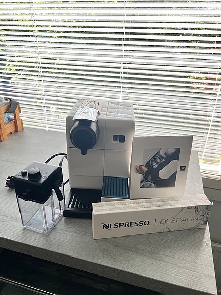 Nespresso DeLonghi Lattissima Touch kapselikeitin F511