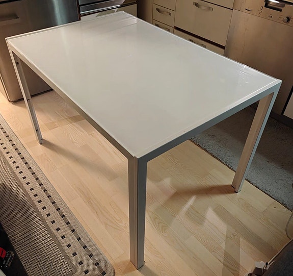 Ruokapöytä lasikannella 80x100cm