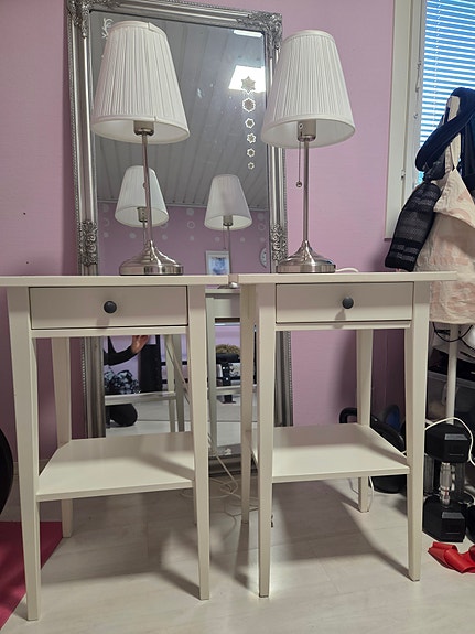 Ikea Hemnes yöpöydät