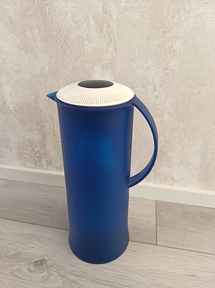 Tupperware termoskannu 1L