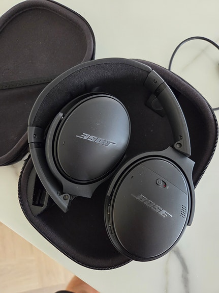 Bose QuietComfort over-ear kuulokkeet musta