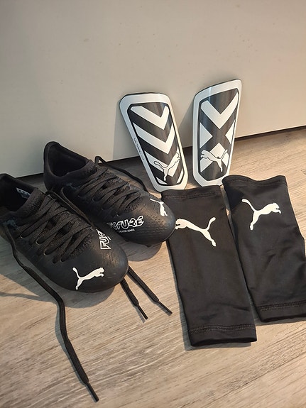 Puma nappikset ja säärisuojat