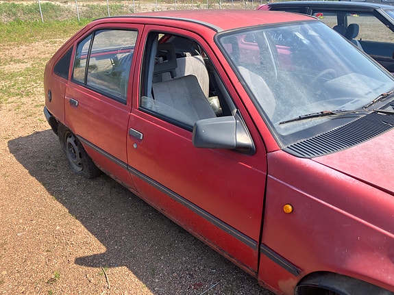 Opel Kadett E osina.