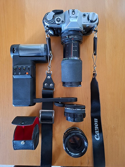 Canon Ae-1 filmikamera ja jalusta