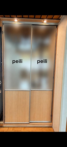 Liukuovikaappi peililiukuovilla