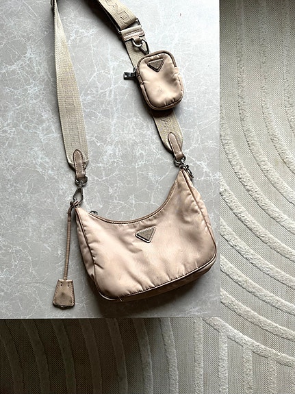 Prada olkalaukku beige