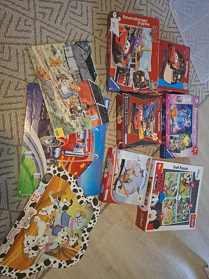 Lasten palapelejä, dvd elokuvia ja cd levyjä