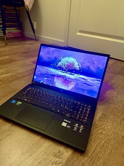 Acer peliläppäri RTX 5060, 16 Gt RAM