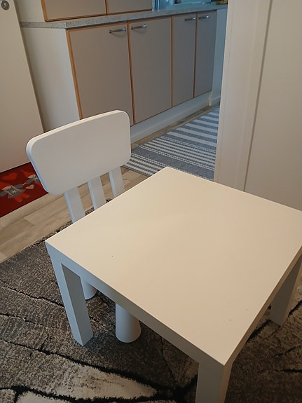 Lasten pöytä ja tuoli (IKEA)