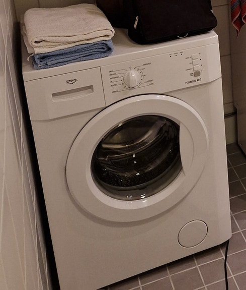 UPO edestä täytettävä pesukone valkoinen