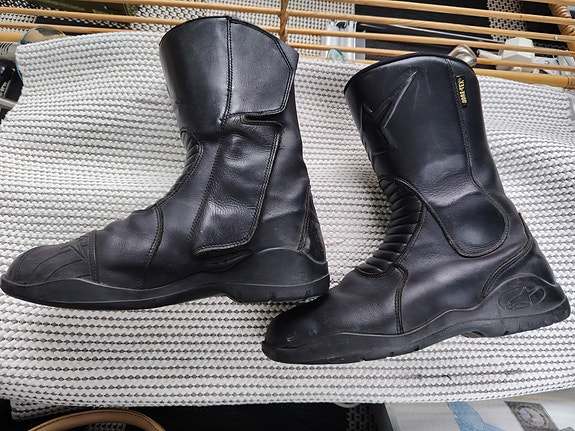 Gore-Tex mustat ajosaappaat, koko 42