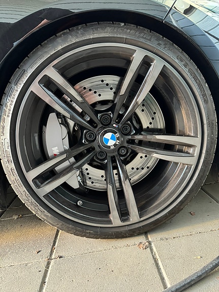 Alkuperäiset 19" BMW M2 / M3 / M4 taotut vanteet (Style 437M / M437) + Michelin