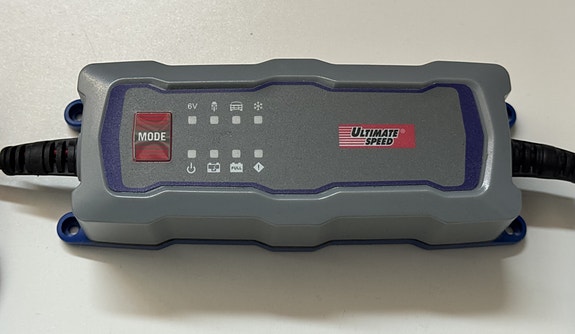 Akkulaturi 12V / 6V 3.8A