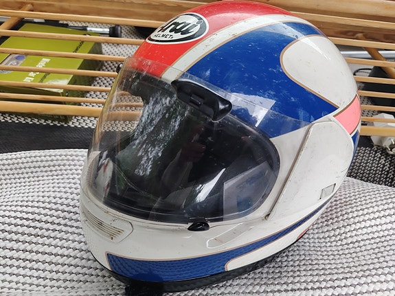 Arai Spirit kypärä valko-puna-sininen, L
