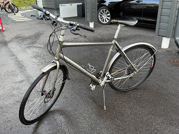Nishiki miesten hybridipyörä