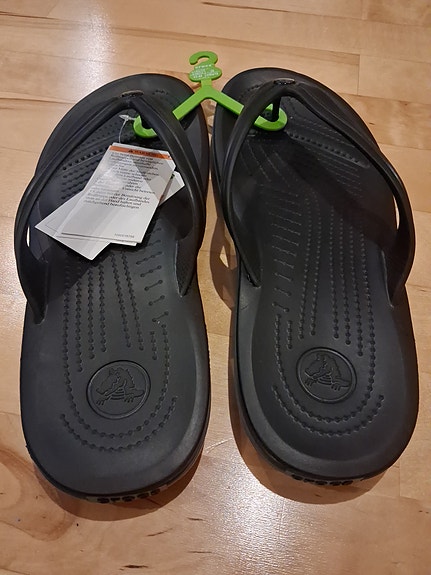 Uudet Crocs-varvassandaalit koko 43-44