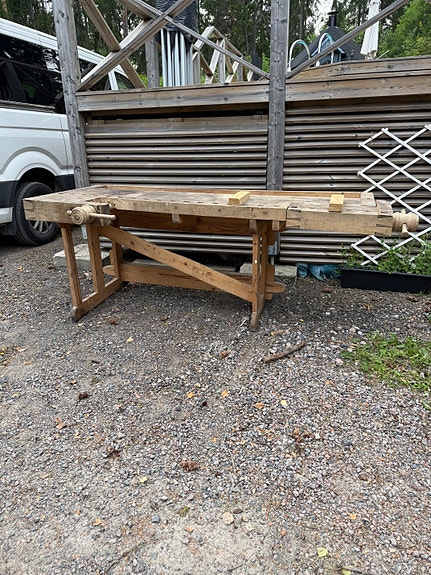 Puinen työpöytä / höyläpenkki