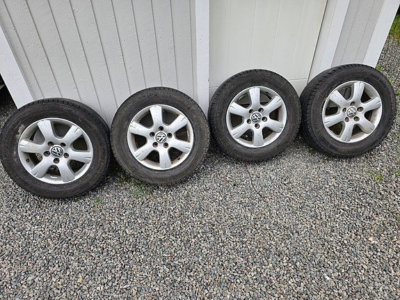 VW T5 alkuperäiset 16" alumiinivanteet ja Michelin kesärenkaat