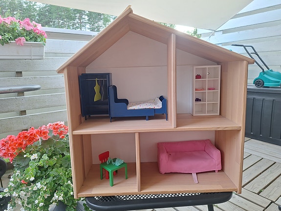 IKEA nukkekoti puinen talo kalusteilla