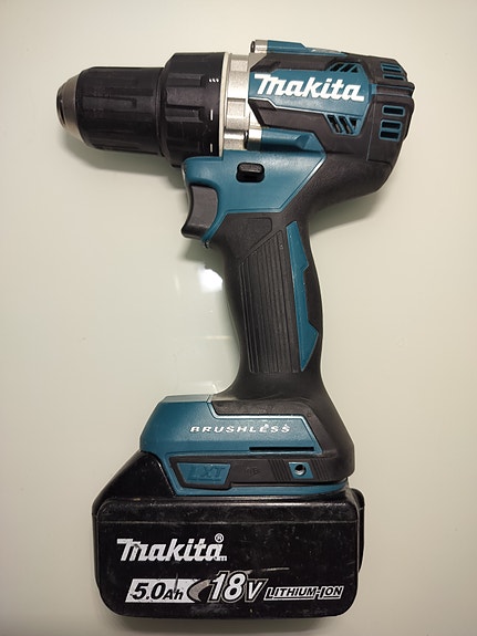 Makita DDF484Z 18V 54/30Nm. akkuporakone.