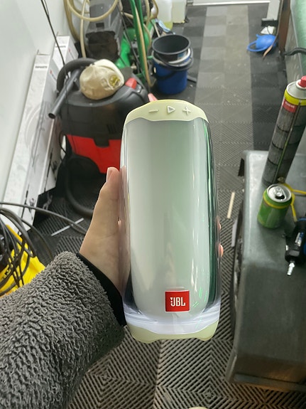 JBL Bluetooth-kaiutin valkoinen