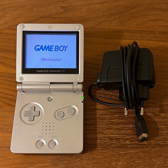 Nintendo Game Boy Advance SP