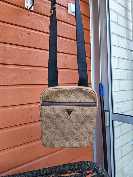 Guess Milano flat crossbody laukku