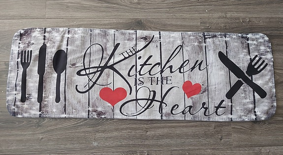 Pieni maalaistalotyylinen keittiön matto (The Kitchen is the Heart)