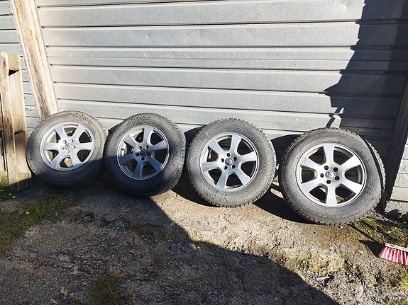 Volvo XC60 17" vanteet ja Nokian Hakkapeliitta 9 SUV