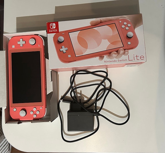 Nintendo Switch Lite pelikonsoli koralli väri
