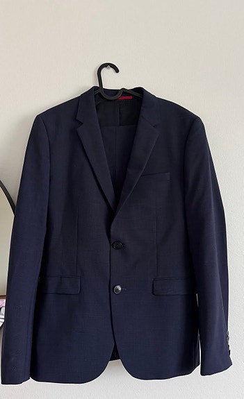 Miesten tummansininen puku (takki+housut) Hugo Boss