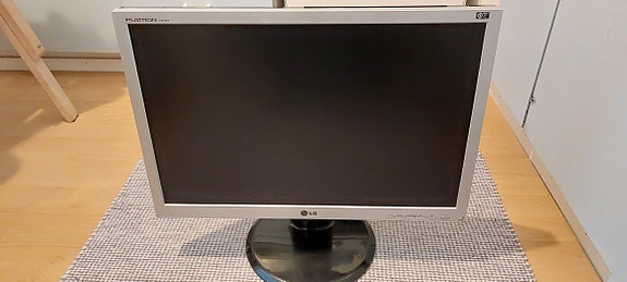 LG Flatron L222WS