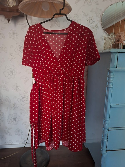 Polkadot mekko kurvikkaalle naiselle xl